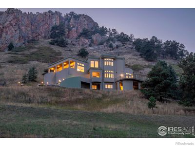 Dramatic Dakota Ridge Backdrop | Image 1