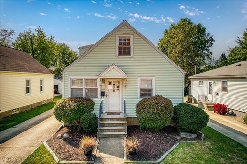 244 Olive St, Elyria, OH, 44035-4018 | Card Image