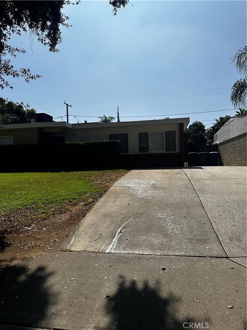 6590 Piccadilly St, Riverside, CA, 92506-4352 | Card Image