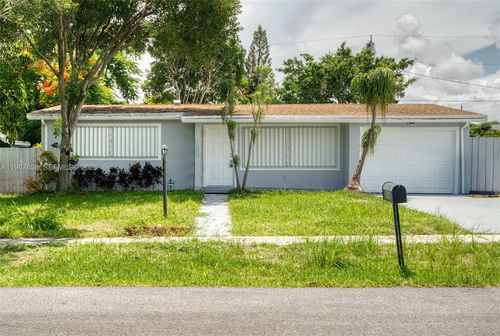 658 Sw 1st Ct, Boynton Beach, FL, 33426-4377 | Card Image