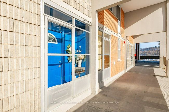522 - 350 Quigley Rd, Condo with 3 bedrooms, 1 bathrooms and null parking in Hamilton ON | Image 4