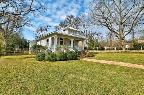 221 N Johnson Ave, San Marcos, TX, 78666-4128 | Card Image