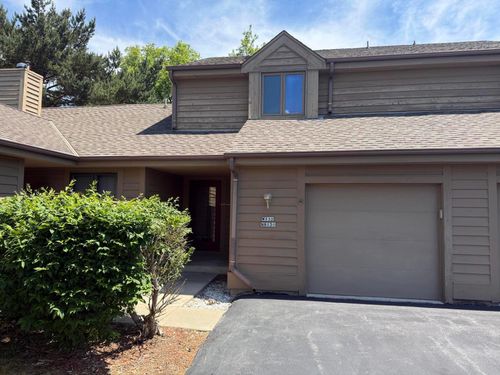 W132N8130 Danell Dr, Menomonee Falls, WI, 53051-7239 | Card Image
