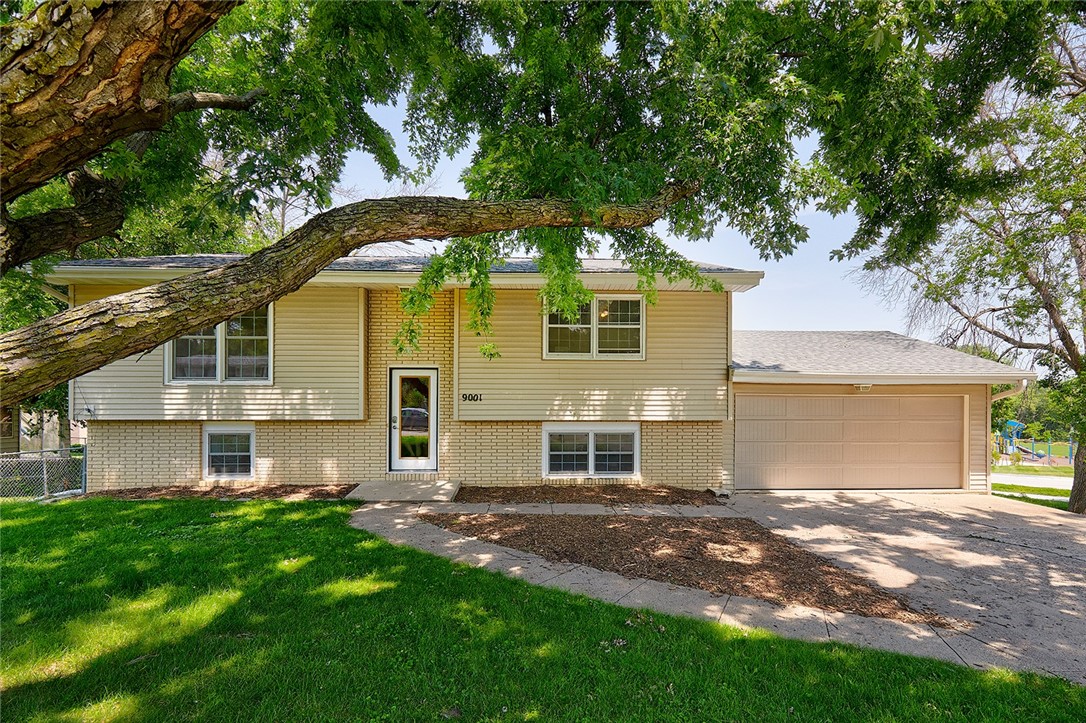 Boston Ave, Urbandale, IA 50322