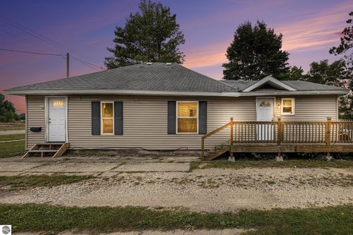 414 Wright St, Cadillac, MI, 49601-1525 | Card Image
