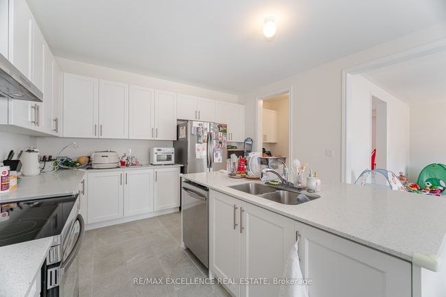 1409 Davis Loop N/A, House other with 4 bedrooms, 4 bathrooms and 4 parking in Innisfil ON | Image 16