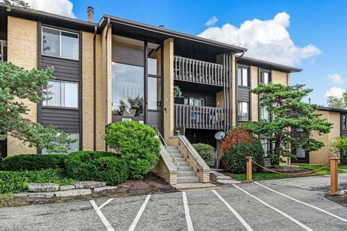 107-6182 Pinewood Ct, Willowbrook, IL, 60527-1947 | Card Image