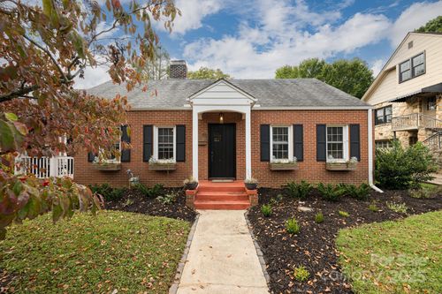 11 Colonial Pl, Asheville, NC, 28804-2410 | Card Image