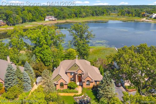 3370 Sutton Ln, Commerce Township, MI, 48390-1219 | Card Image