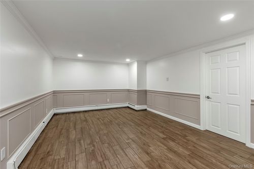 57 Oakdale Rd, Centerport, NY, 11721-1530 | Card Image