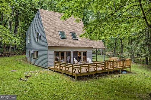 221 Mountainside Rd, BERKELEY SPRINGS, WV, 25411 | Card Image