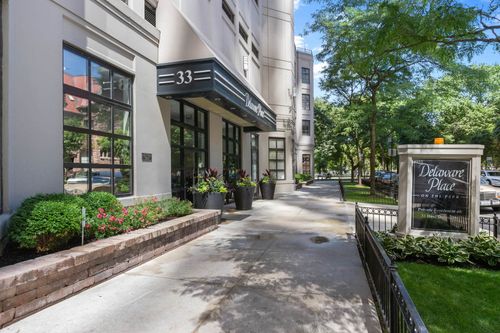 18k-33 Delaware Pl, Chicago, IL, 60610-7369 | Card Image