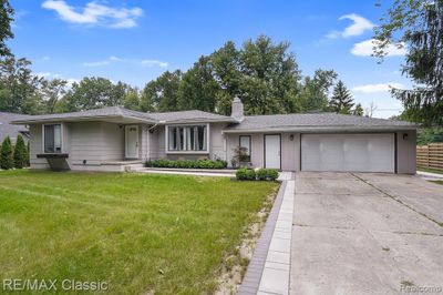 47230 W 11 Mile Road, Home with 3 bedrooms, 2 bathrooms and null parking in Novi MI | Image 2