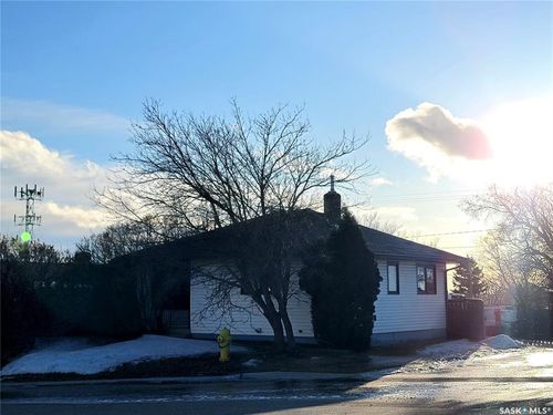 4812 Post St, Macklin, SK, S0L2C0 | Card Image