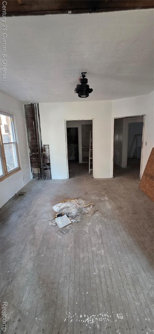 2286 Taylor St, Detroit, MI, 48206-2062 | Card Image