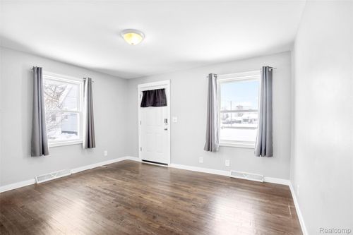 15223 Allen Rd, Southgate, MI, 48195-2921 | Card Image