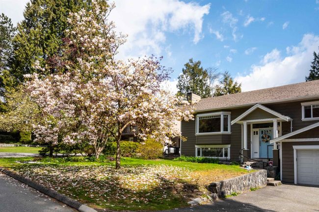 2628 Hardy Crescent, House other with 4 bedrooms, 3 bathrooms and 4 parking in North Vancouver BC | Image 2