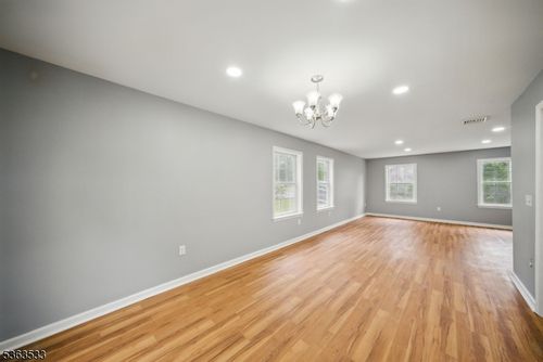 40 Upper Greenwood Lake Rd, Hewitt, NJ, 07421-1524 | Card Image