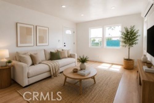780 E Walton St, Signal Hill, CA, 90755-2708 | Card Image