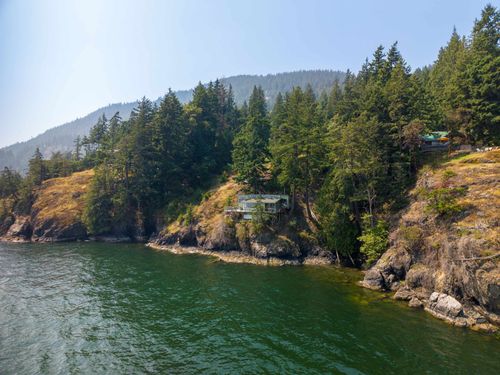 867 Hummingbird Lane, Bowen Island, BC, V0N1G1 | Card Image