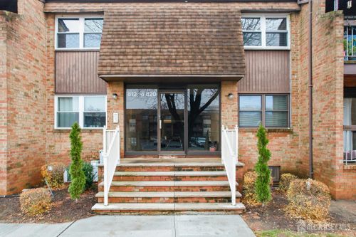 816 Sharon Garden Ct, Woodbridge, NJ, 07095-4334 | Card Image