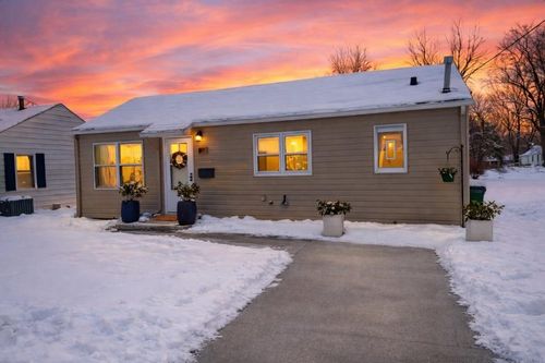 1107 Central Ave, Evansdale, IA, 50707-1213 | Card Image