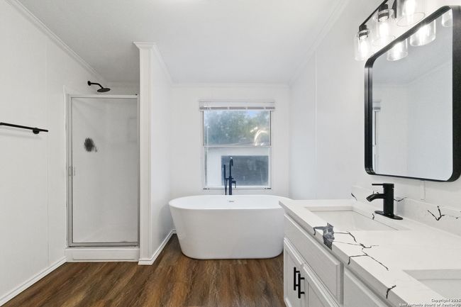 Master Bathroom | Image 13