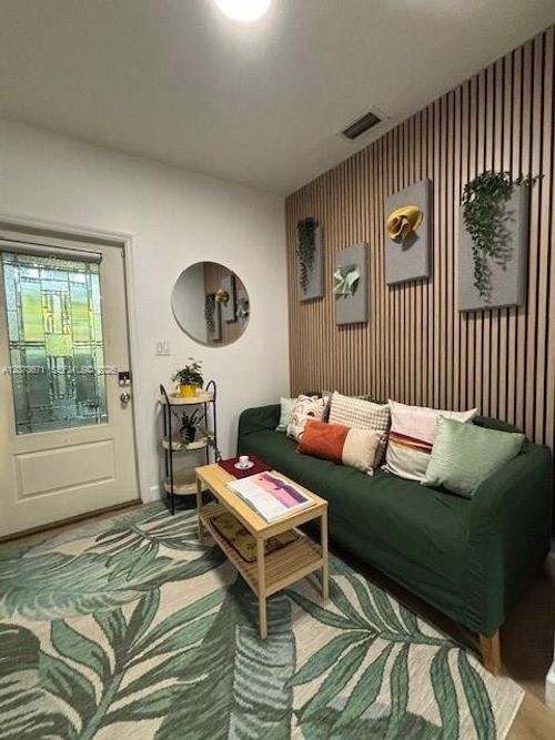 2b-8220 Ne 1st Pl, Miami, FL, 33138-3751 | Card Image