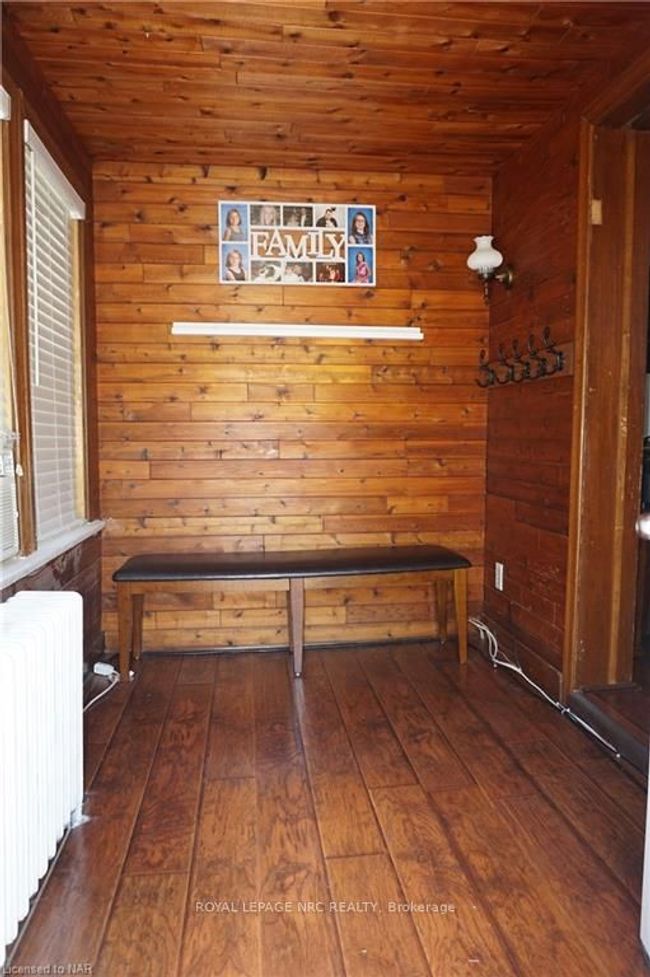 3878 Chippawa Pky, House other with 3 bedrooms, 1 bathrooms and 10 parking in Niagara Falls ON | Image 5