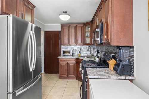 23915 147th Rd, Rosedale, NY, 11422-3279 | Card Image