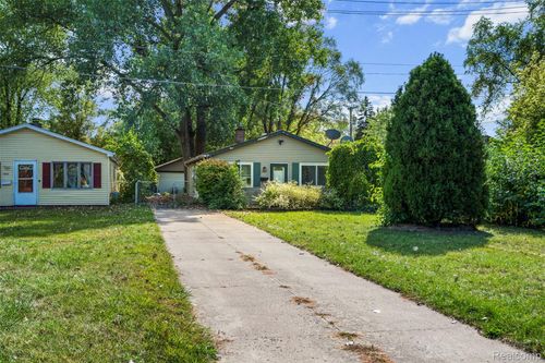 7052 Victory Ave, Warren, MI, 48091-2929 | Card Image