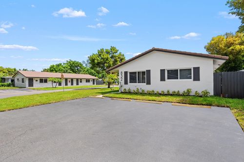 832 Ne 12th Ave, Pompano Beach, FL, 33060-5745 | Card Image