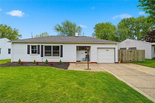 6545 Aylesworth Dr, Parma Heights, OH, 44130-3110 | Card Image