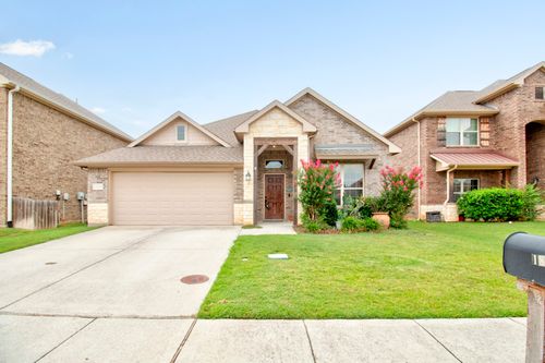 1809 Silver Oak Dr, Gainesville, TX, 76240-5952 | Card Image