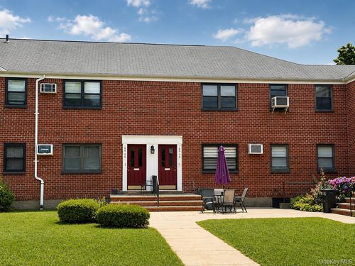 6-301-16028 16th Ave, Whitestone, NY, 11357-3208 | Card Image