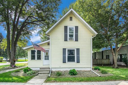 317 E Waterford St, Wakarusa, IN, 46573-9533 | Card Image