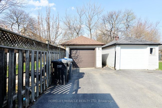 7 Sophia St, House other with 3 bedrooms, 2 bathrooms and 4 parking in Brampton ON | Image 38
