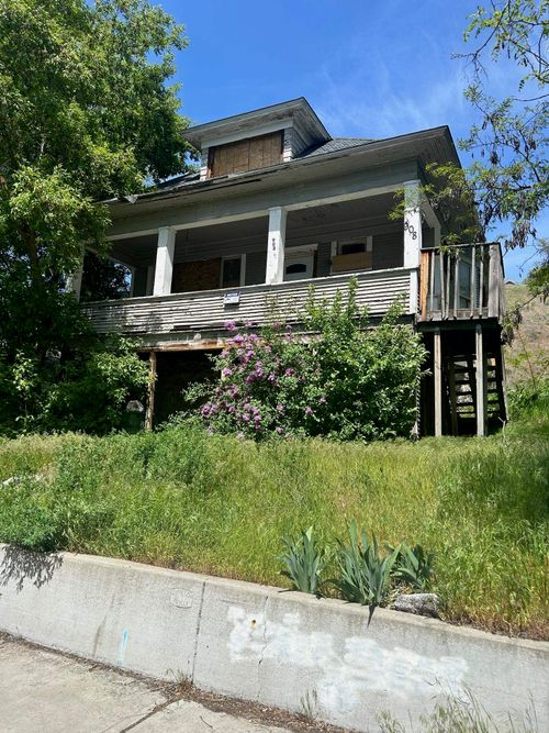 908 W Cora Ave, Spokane, WA, 99205-2807 | Card Image