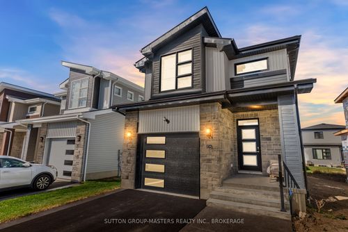 214 Superior Dr, Amherstview, ON, K7N0G1 | Card Image