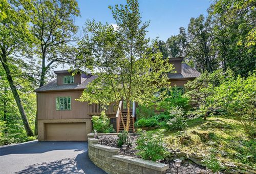 61 W Corbett Rd, Montgomery, NY, 12549-1923 | Card Image