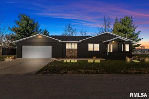 102 Stieren Street, Farmersville, IL, 62533 | Card Image