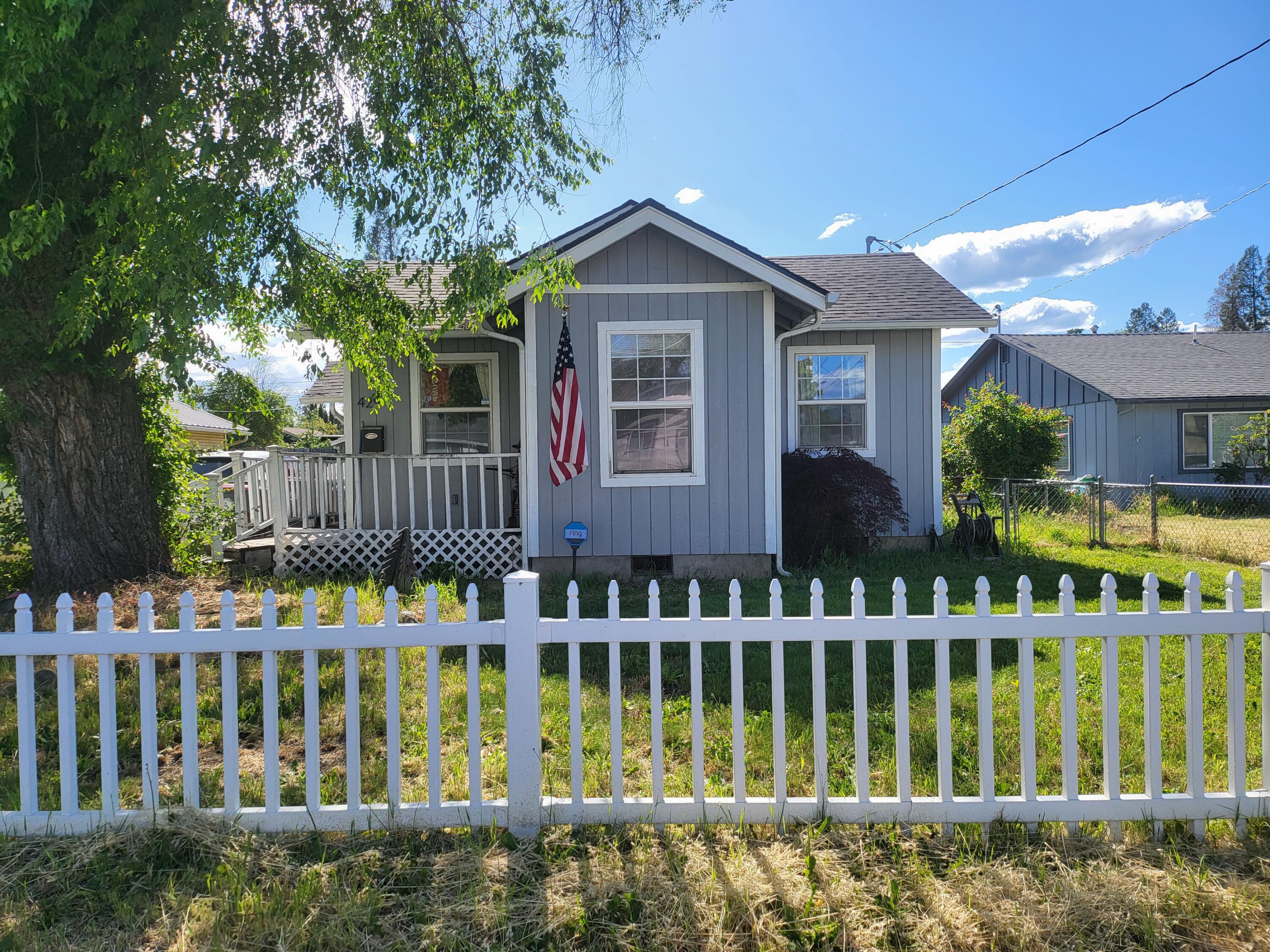 Columbus Ave, Medford, OR 97501