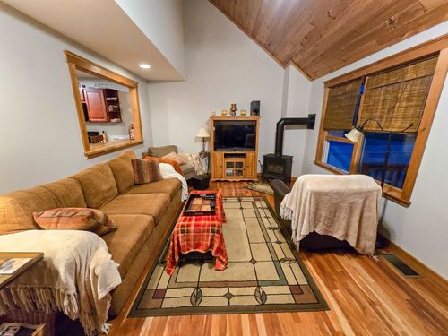 145 Knight Ln, Williston, VT, 05495-9388 | Card Image