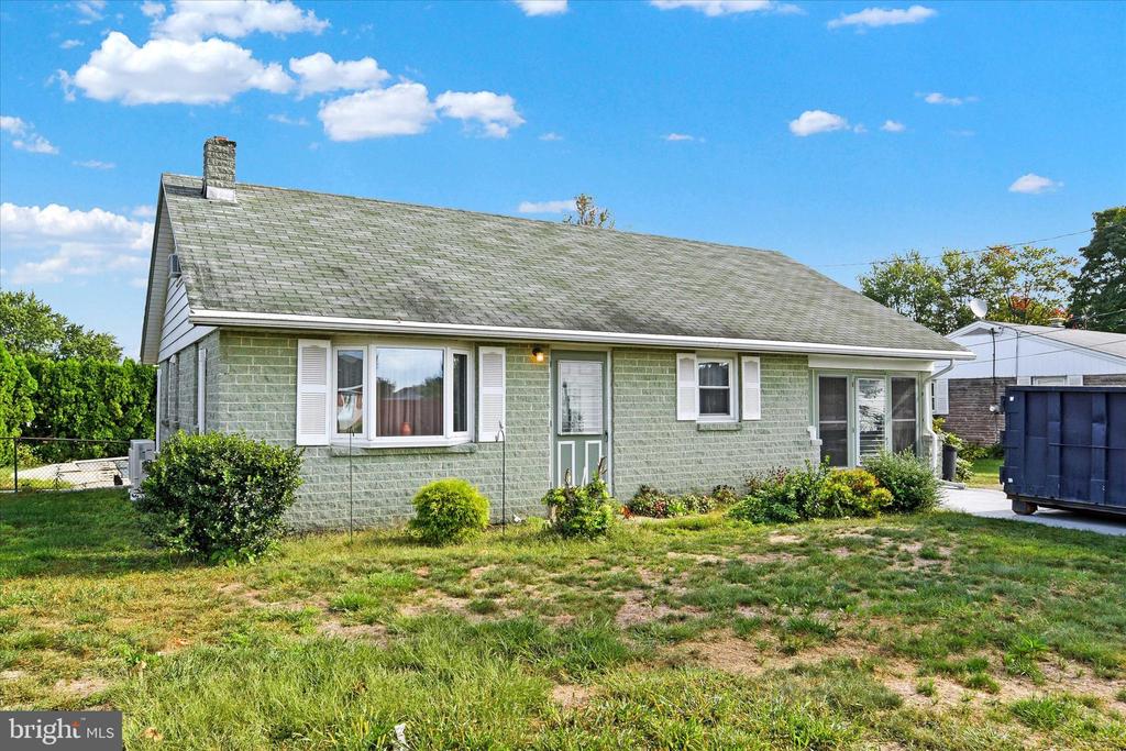 Maple Ln, Lebanon, PA 17046