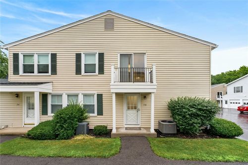 28 Arrowhead Way S, Fairport, NY, 14450-3306 | Card Image