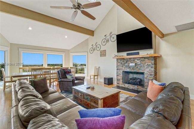 Living Area | Image 31