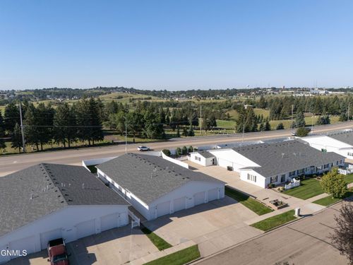 3027 E Colorado Dr, Bismarck, ND, 58503-1621 | Card Image