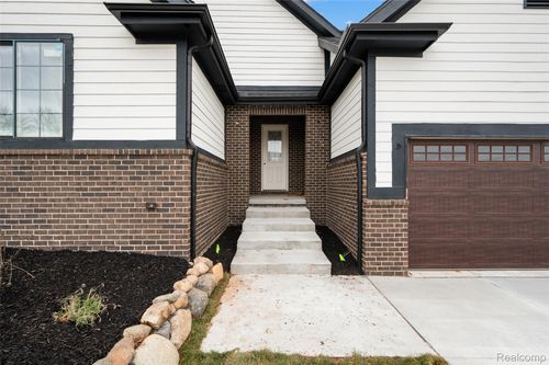 29697 Red Fox Ln, New Baltimore, MI, 48047 | Card Image