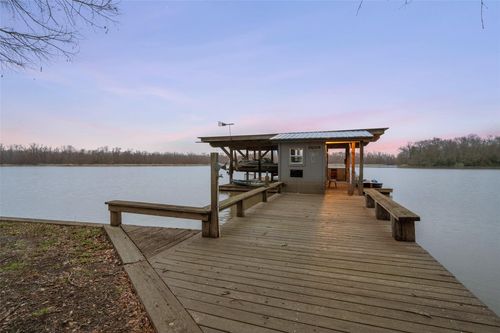 211 W Lakeside Dr, Huntsville, TX, 77320-8090 | Card Image