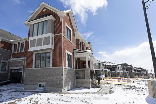 27 Moss Dr, Markham, ON, L6C3S8 | Card Image